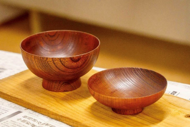 【紅葉と紀州漆器の饗宴】 和歌山城天守閣で伝統工芸士から学ぶ歴史と技術体験 身近で使う本物の「MY本拭き漆椀作り」